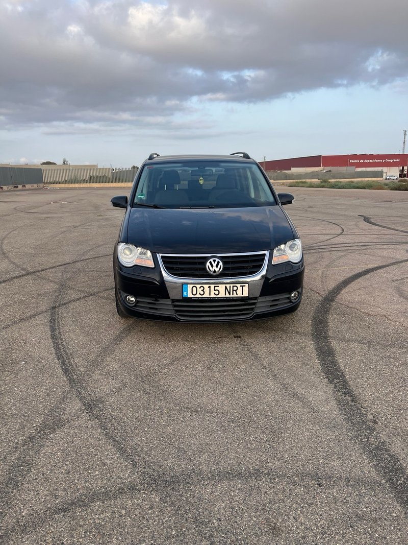 Volkswagen Touran 2008 - foto 1