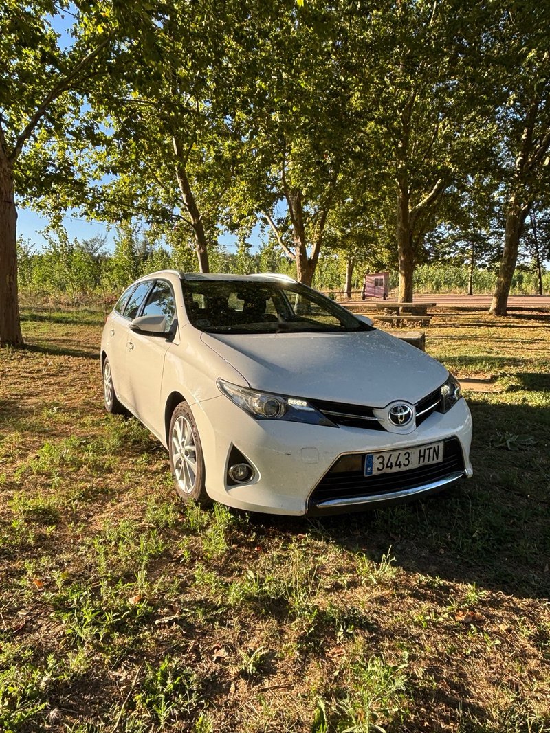 Toyota Auris 2013 - foto 1
