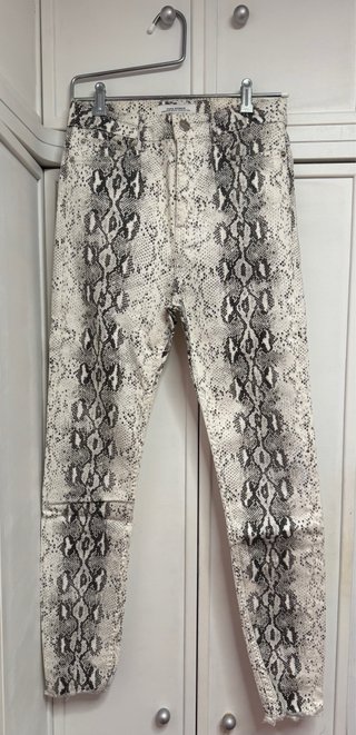 Pantalón Zara estampado serpiente