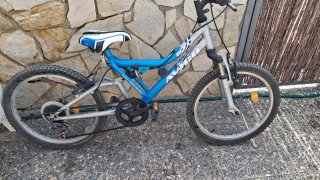 Bicicleta de montaña azul