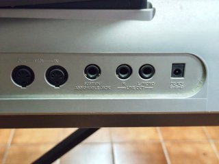 Piano Casio WK3700 con soporte y funda