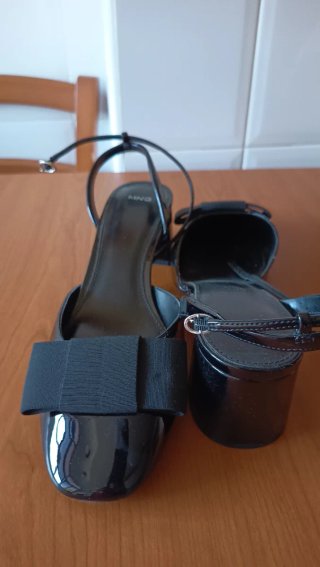 Zapatos charol negros lazo