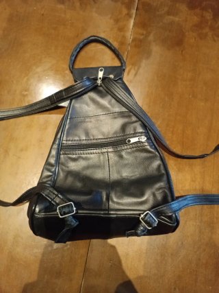 Mochila de cuero negra