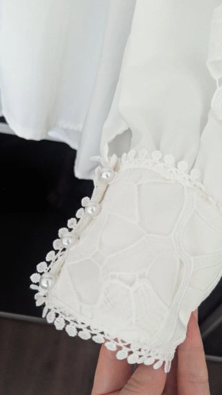 Camisa blanca volantes troquelada