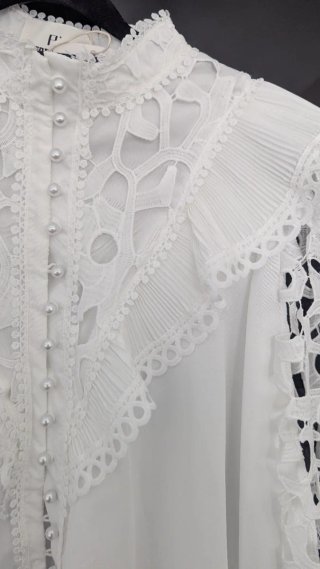 Camisa blanca volantes troquelada