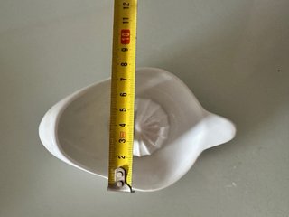 Exprimidor de cerámica blanco