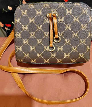 Cartera de dama con monograma