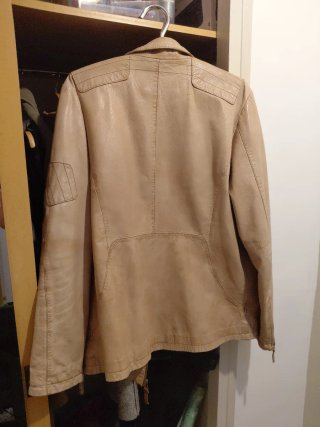 Cazadora de piel beige