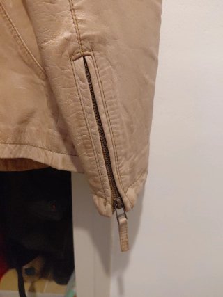 Cazadora de piel beige