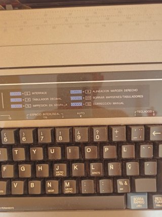 Máquina de escribir eléctrica Panasonic.