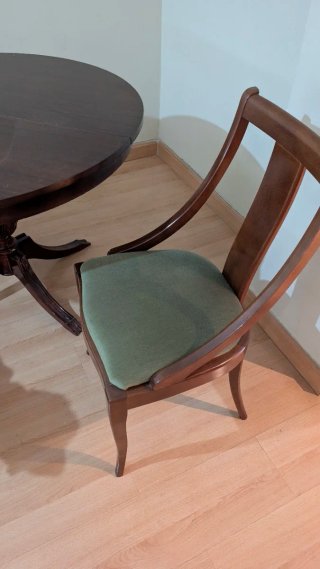 Mesa y 4 sillas