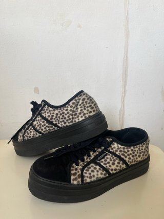 Zapatillas Victoria Beige y Negro