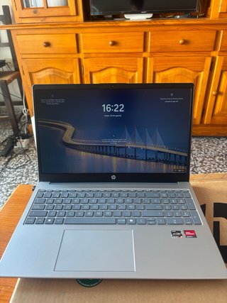 HP 15-fc0241ns Ryzen 5  16 GB RAM 1 TB