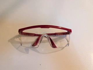 Gafas de seguridad rojas