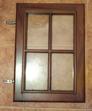 Portas de armário em vidro e madeira, cada 20€