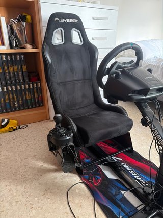 Asiento Playseat con volante Logitech