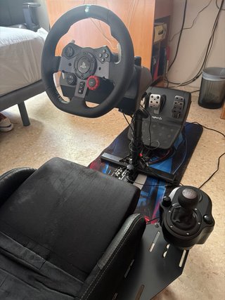 Asiento Playseat con volante Logitech