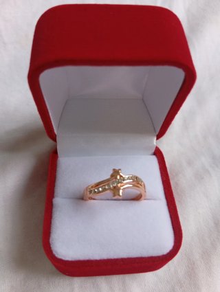 Anillo de oro con circonita