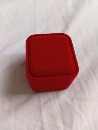 Anillo de oro con circonita