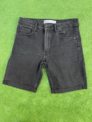Pantalones cortos vaqueros Bershka negros