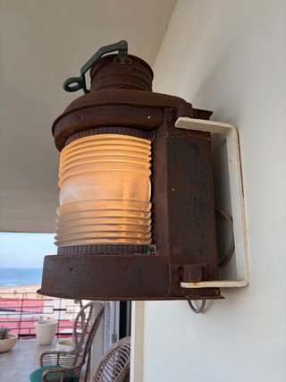 Farol de barco antiguo