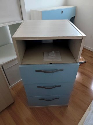 Cajonera dormitorio beige y azul