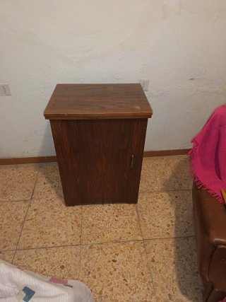 Máquina de coser antigua de madera