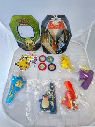 Lote Super Pokémon: Lata, Cartas, Llaveros...etc