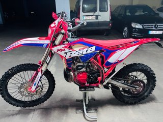 Beta 250 RR 2024 Enduro Roja y Blanca
