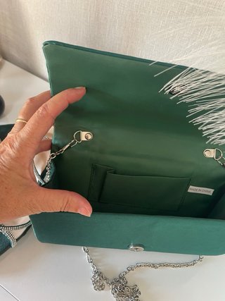 Sandalias y bolso de fiesta verde
