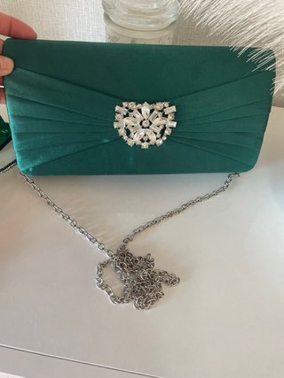 Sandalias y bolso de fiesta verde
