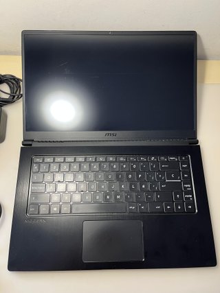 Portátil MSI Modern 15 (24GB RAM)+Teclado Logitech