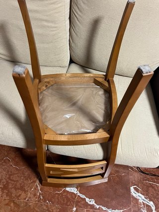 Juego de mesa y 4 sillas