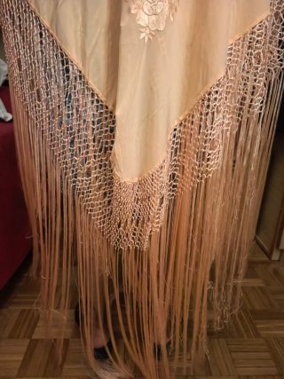 Mantón Manila Seda Bordado a Mano  nuevo