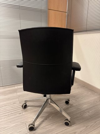 Silla de oficina de cuero-metal Inclass en Manresa