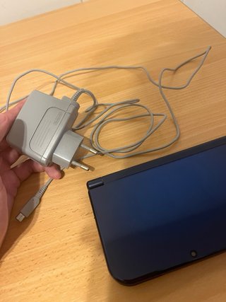 Nintendo 3DS XL Azul con Lápiz en muy buen estado