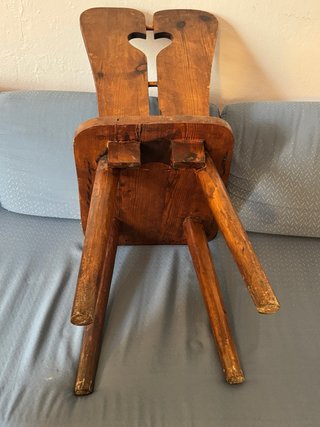 Silla de madera maciza con corazón