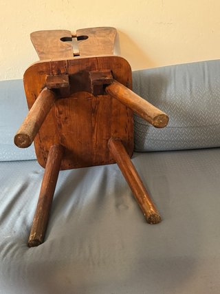 Silla de madera maciza con corazón