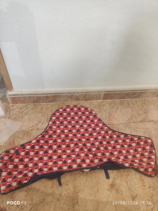 Set alimentacion Twistshake y cojín trona ikea