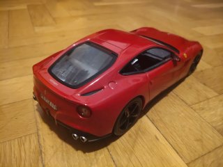 Maqueta E: 1/18. Ferrari F12 Berlinetta