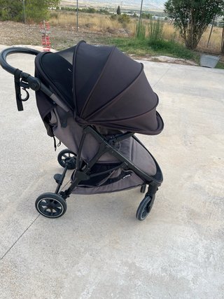 Carro ligero Baby Monsters gris y negro