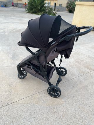 Carro ligero Baby Monsters gris y negro