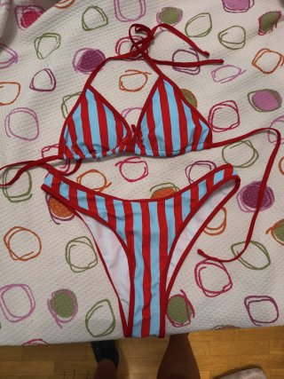 Bikini Shein Rayas Azul y Rojo