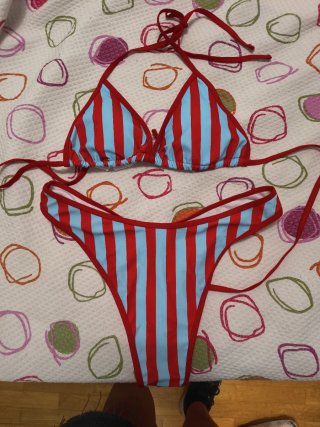 Bikini Shein Rayas Azul y Rojo
