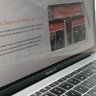 MACBOOK PRO 2017 /I7 2.5GHZ /8 RAM /500GB SSD / 13"