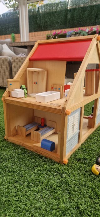 Casitas de madera con muñecos y accesorios