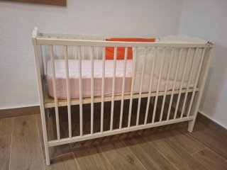 Cuna IKEA SMÅGÖRA blanca 60x120 cm con colchón