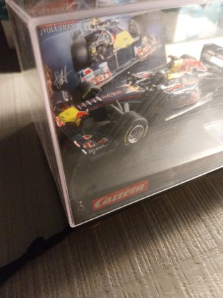 Scalextric Red Bull RB7 Carrera Evolution