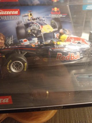 Scalextric Red Bull RB7 Carrera Evolution