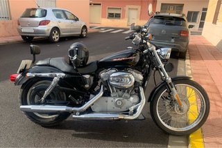 Harley Davidson 883 Custom Negra